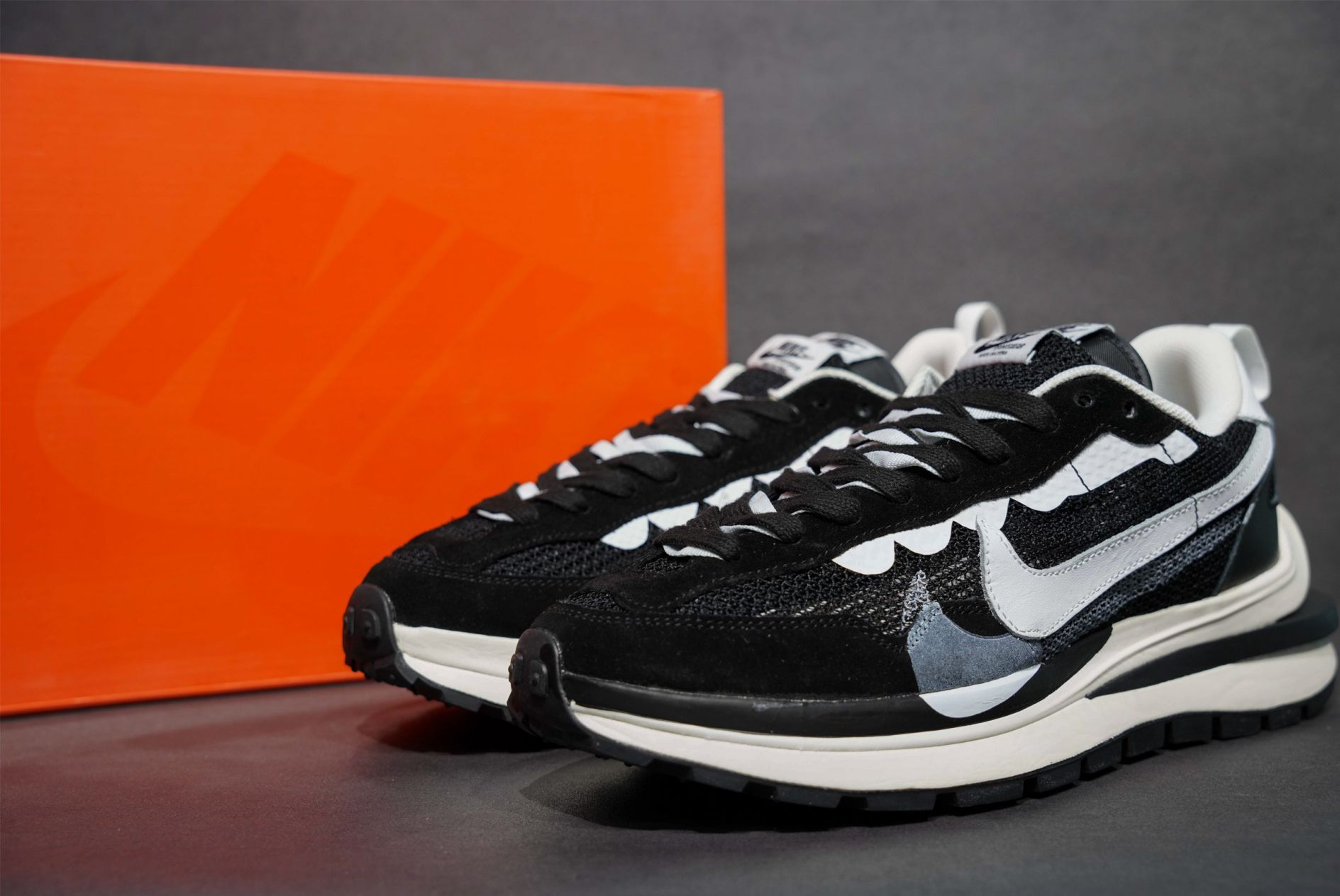 Giày Nike Sacai Vaporwaffle Black White Like Auth