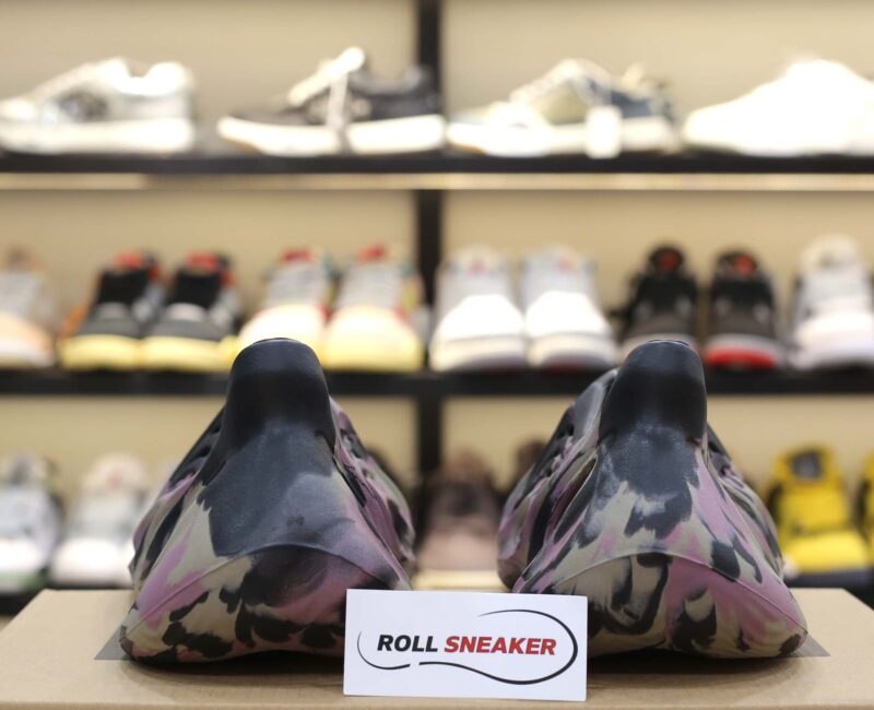 Adidas Yeezy Foam Runner ‘MX Carbon’