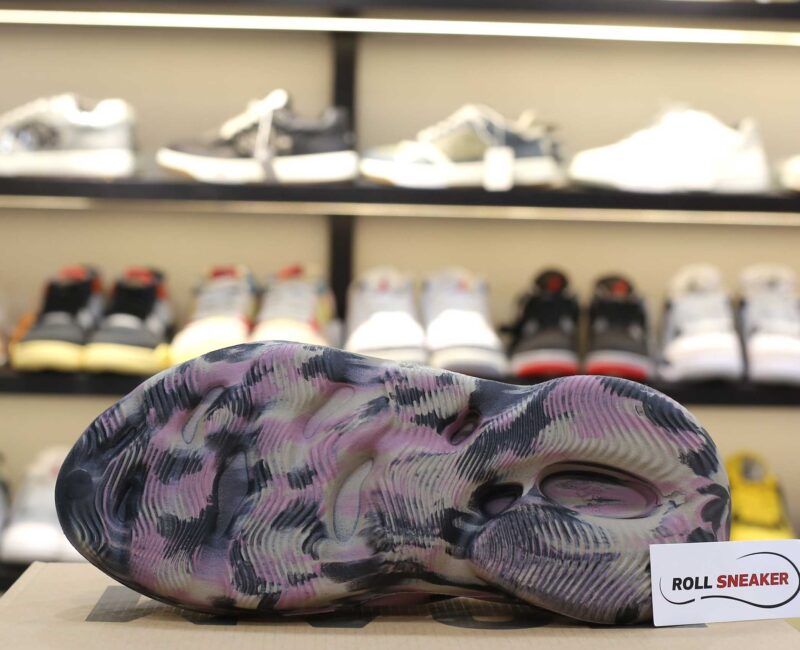 Adidas Yeezy Foam Runner ‘MX Carbon’