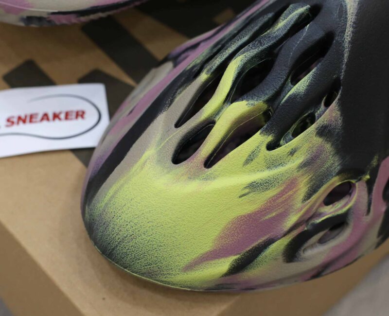 Adidas Yeezy Foam Runner ‘MX Carbon’