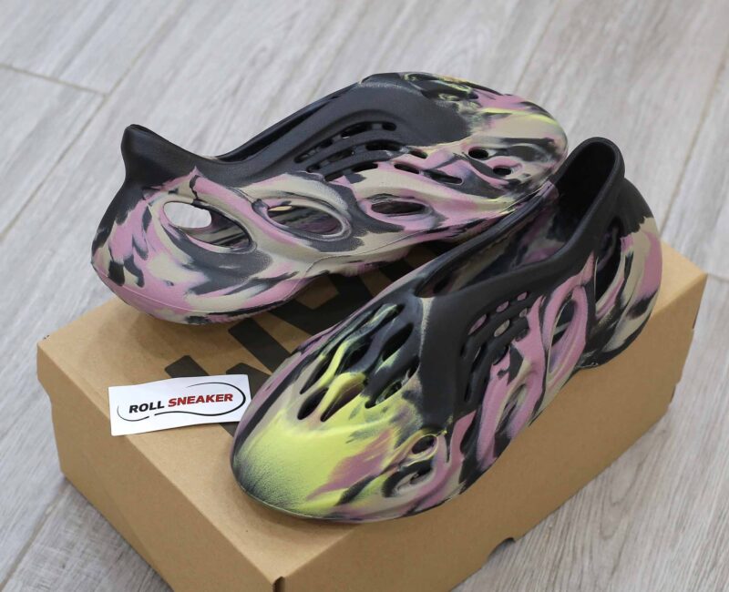 Adidas Yeezy Foam Runner ‘MX Carbon’