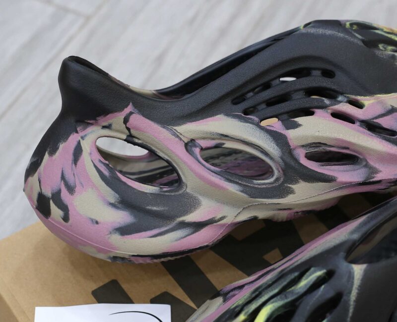 Adidas Yeezy Foam Runner ‘MX Carbon’