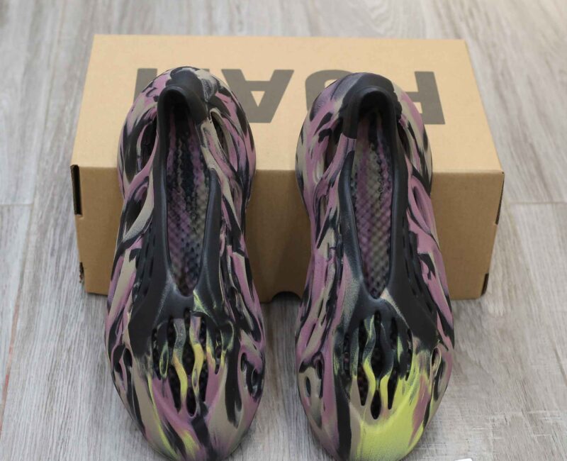 Adidas Yeezy Foam Runner ‘MX Carbon’