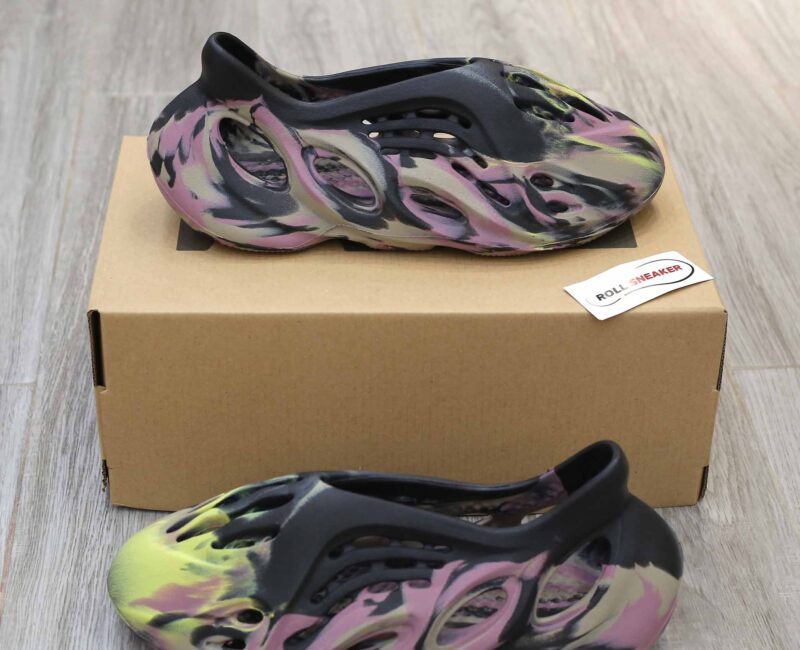 Adidas Yeezy Foam Runner ‘MX Carbon’