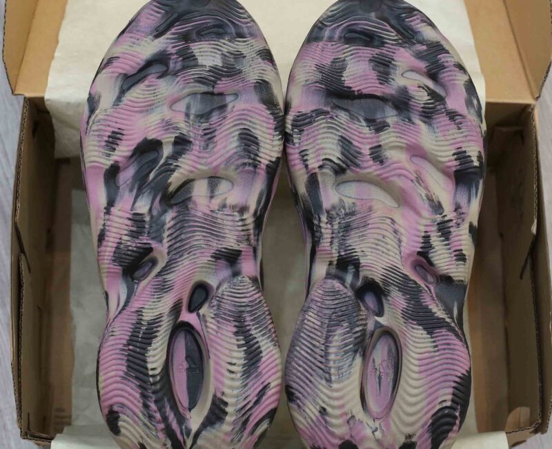 Adidas Yeezy Foam Runner ‘MX Carbon’