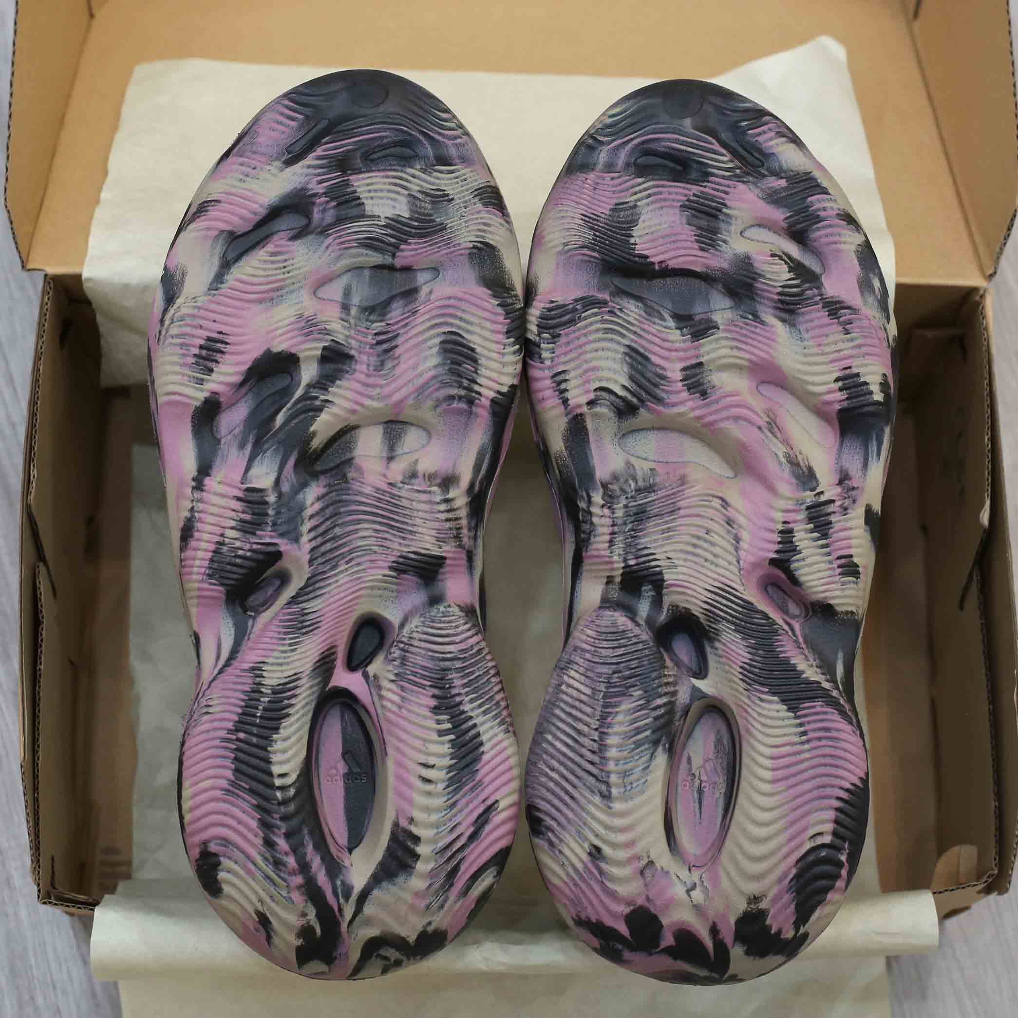 Adidas Yeezy Foam Runner ‘MX Carbon’