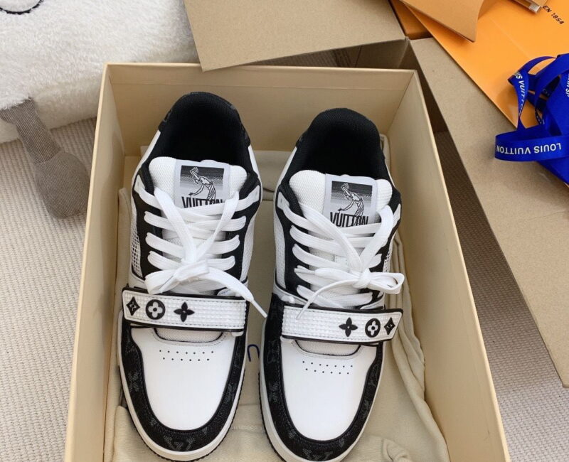 Giày Louis Vuitton Lv Trainer Monogram Black quai Velcro Like Auth