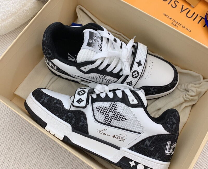 Giày Louis Vuitton Lv Trainer Monogram Black quai Velcro Like Auth