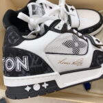 Giày Louis Vuitton Lv Trainer Monogram Black quai Velcro Like Auth