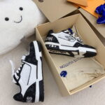 Giày Louis Vuitton Lv Trainer Monogram Đen Black có quai dán