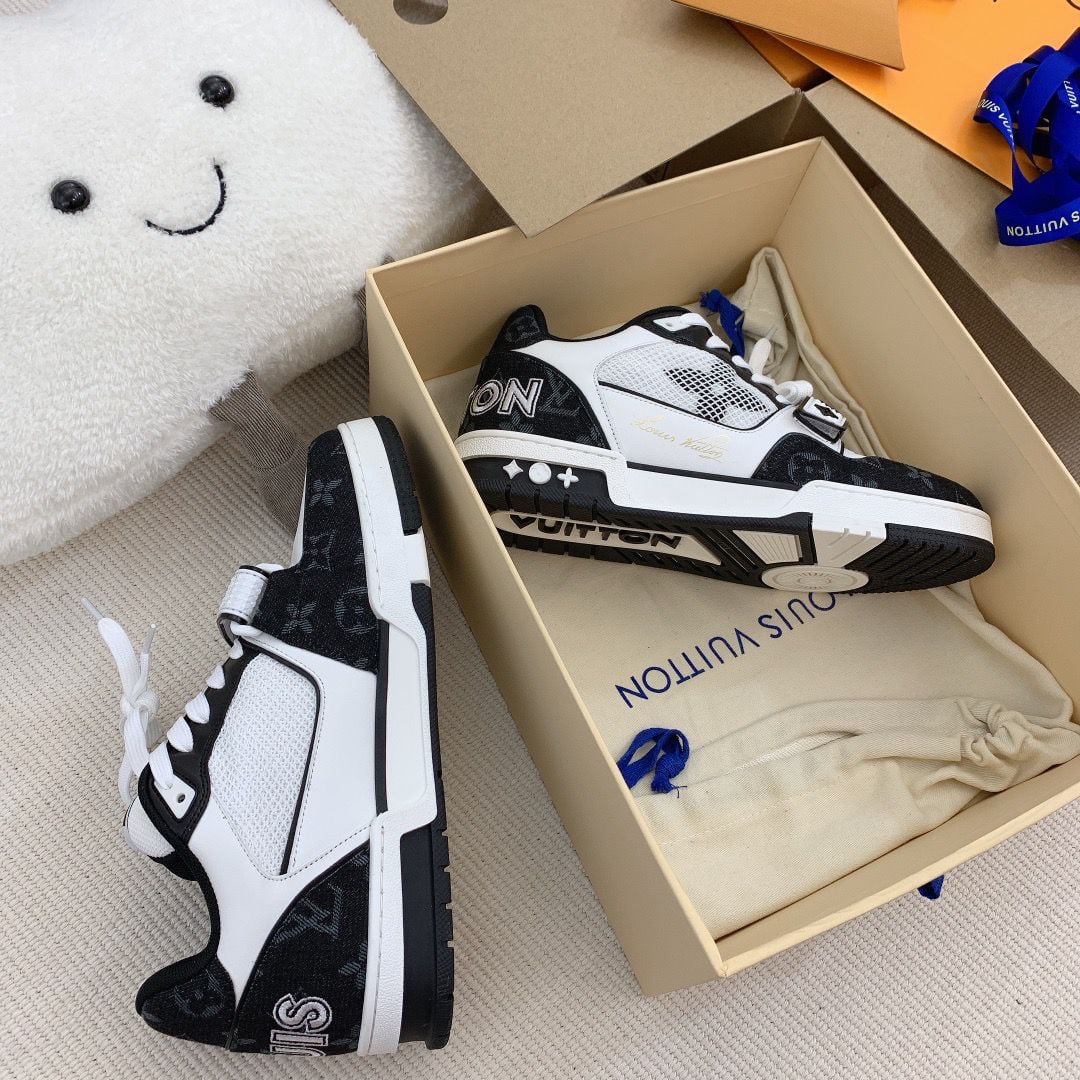 Giày Louis Vuitton Lv Trainer Monogram Đen Black có quai dán