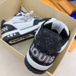 Giày Louis Vuitton Lv Trainer Monogram Black quai Velcro Like Auth