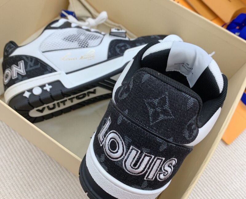 Giày Louis Vuitton Lv Trainer Monogram Black quai Velcro Like Auth