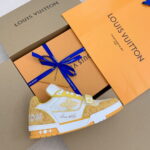 Giày Louis Vuitton Lv Trainer Monogram Vàng Yellow quai Velcro Like Auth