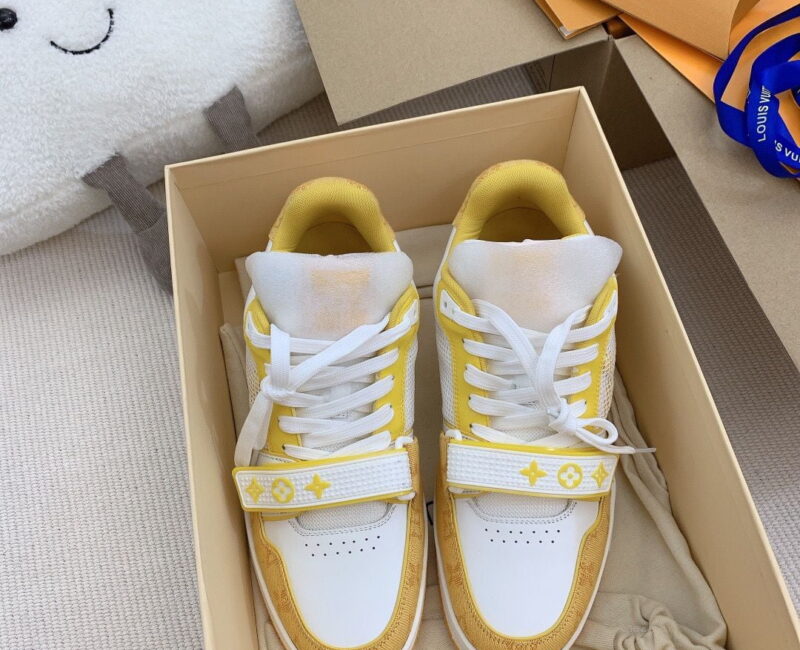 Giày Louis Vuitton Lv Trainer Monogram Yellow quai Velcro Like Auth