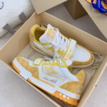Giày Louis Vuitton Lv Trainer Monogram Vàng Yellow quai Velcro Like Auth