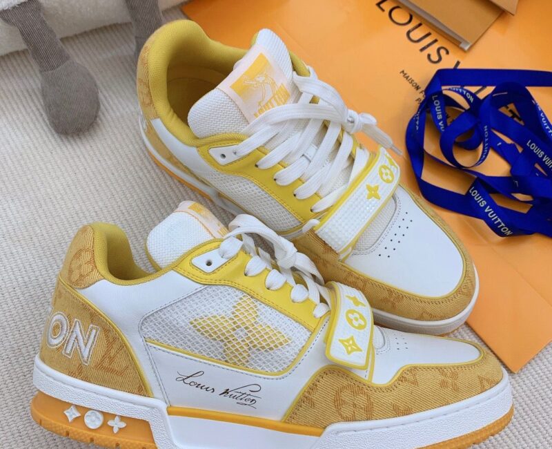 Giày Louis Vuitton Lv Trainer Monogram màu vàng quai velcro