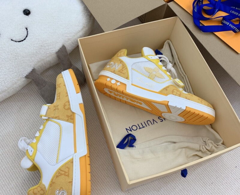 Giày Louis Vuitton Lv Trainer Monogram Yellow quai Velcro Like Auth