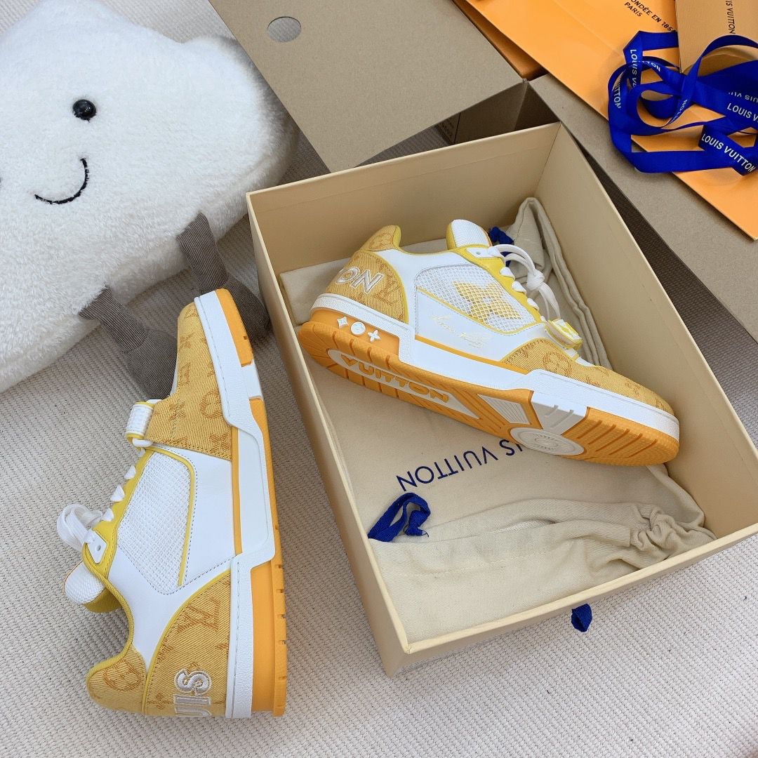 Giày Louis Vuitton Lv Trainer Monogram Vàng có quai velcro