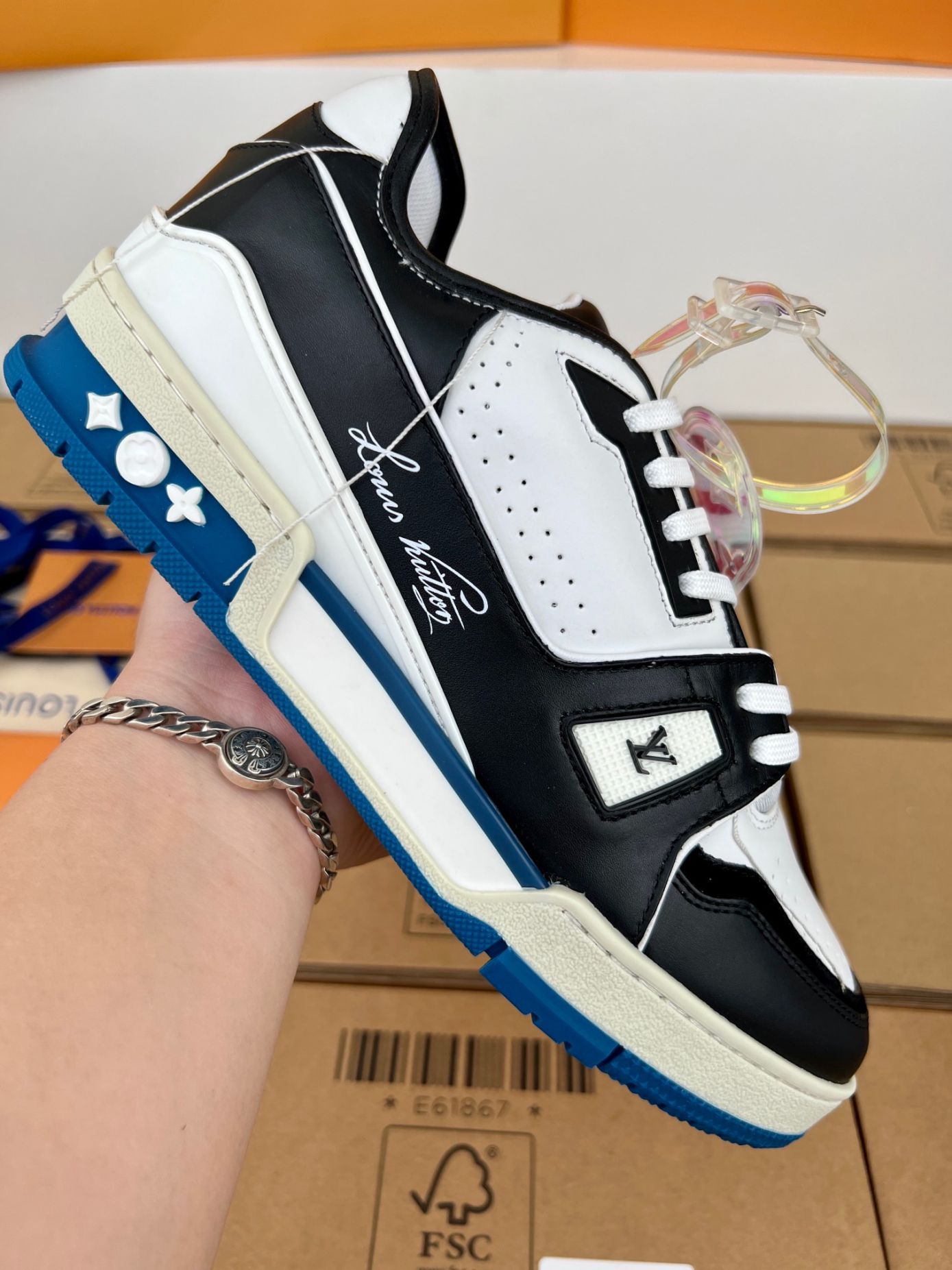 Giày Louis Vuitton Lv Trainer White Black Blue Like Auth