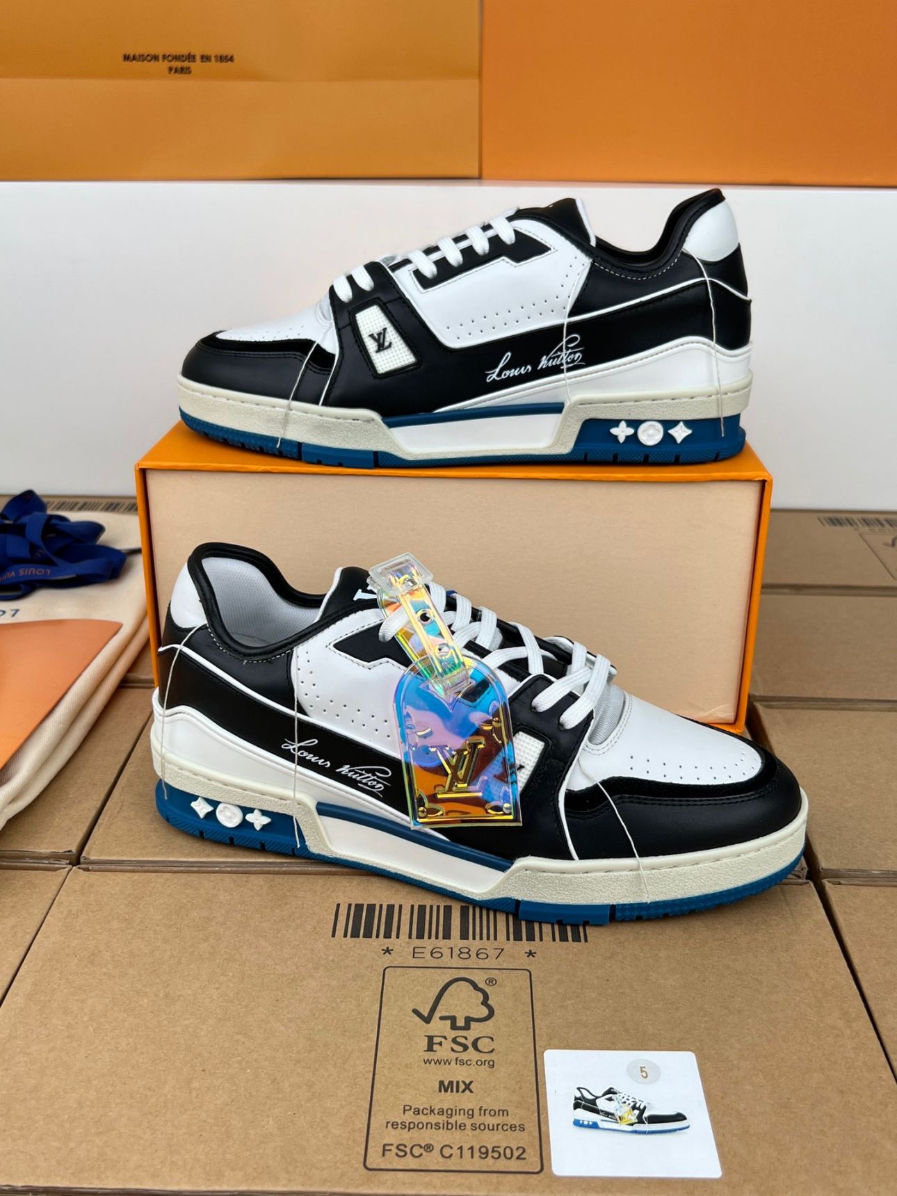 Giày Louis Vuitton Lv Trainer White Black Blue Like Auth