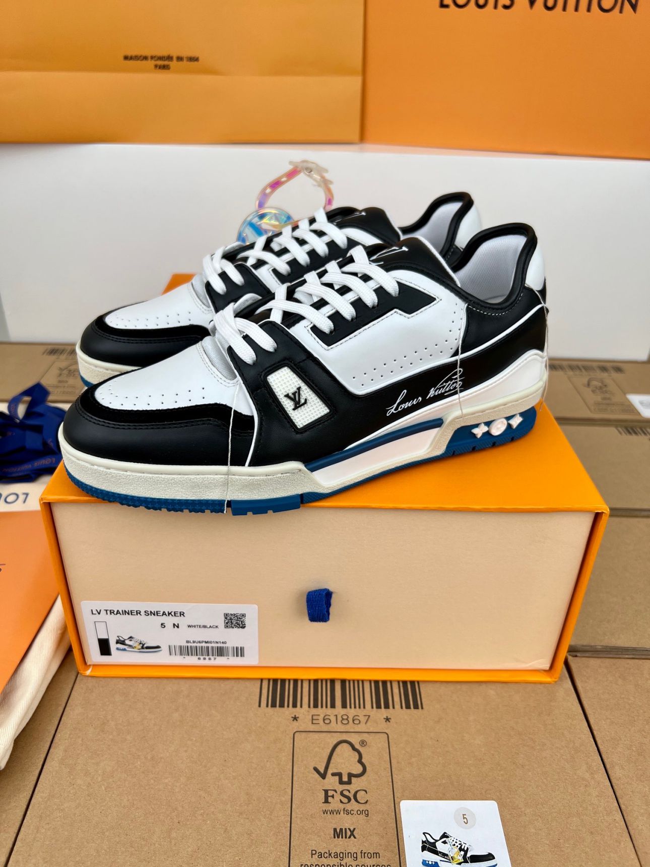 Giày Louis Vuitton Lv Trainer White Black Blue Like Auth