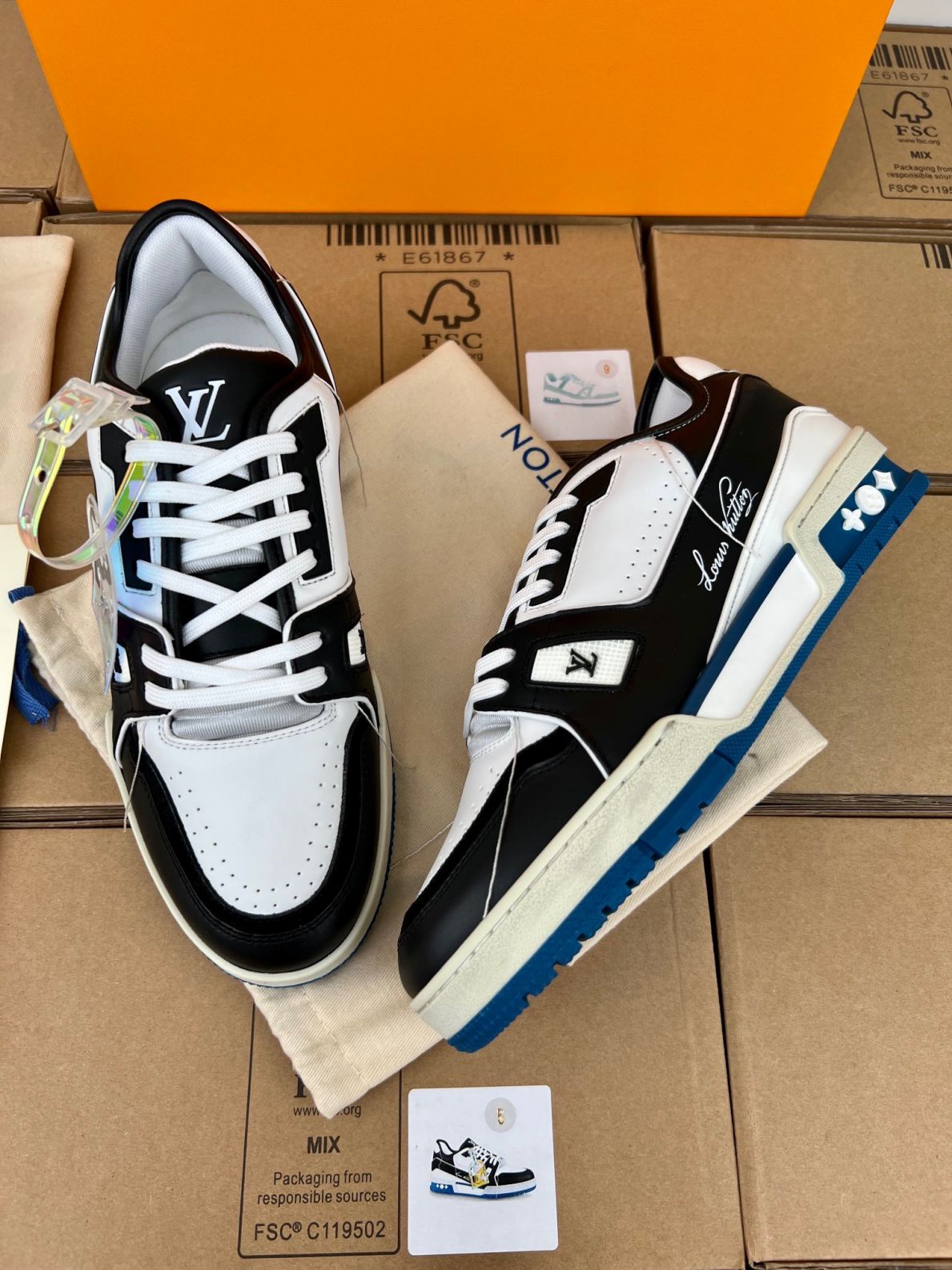 Giày Louis Vuitton Lv Trainer White Black Blue Like Auth