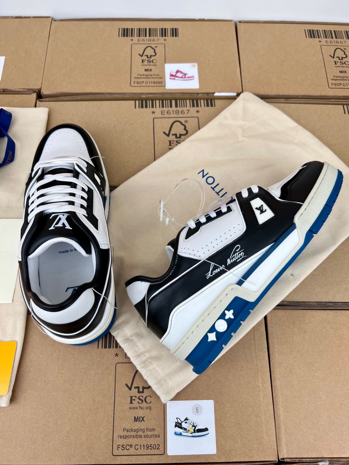 Giày Louis Vuitton Lv Trainer White Black Blue Like Auth