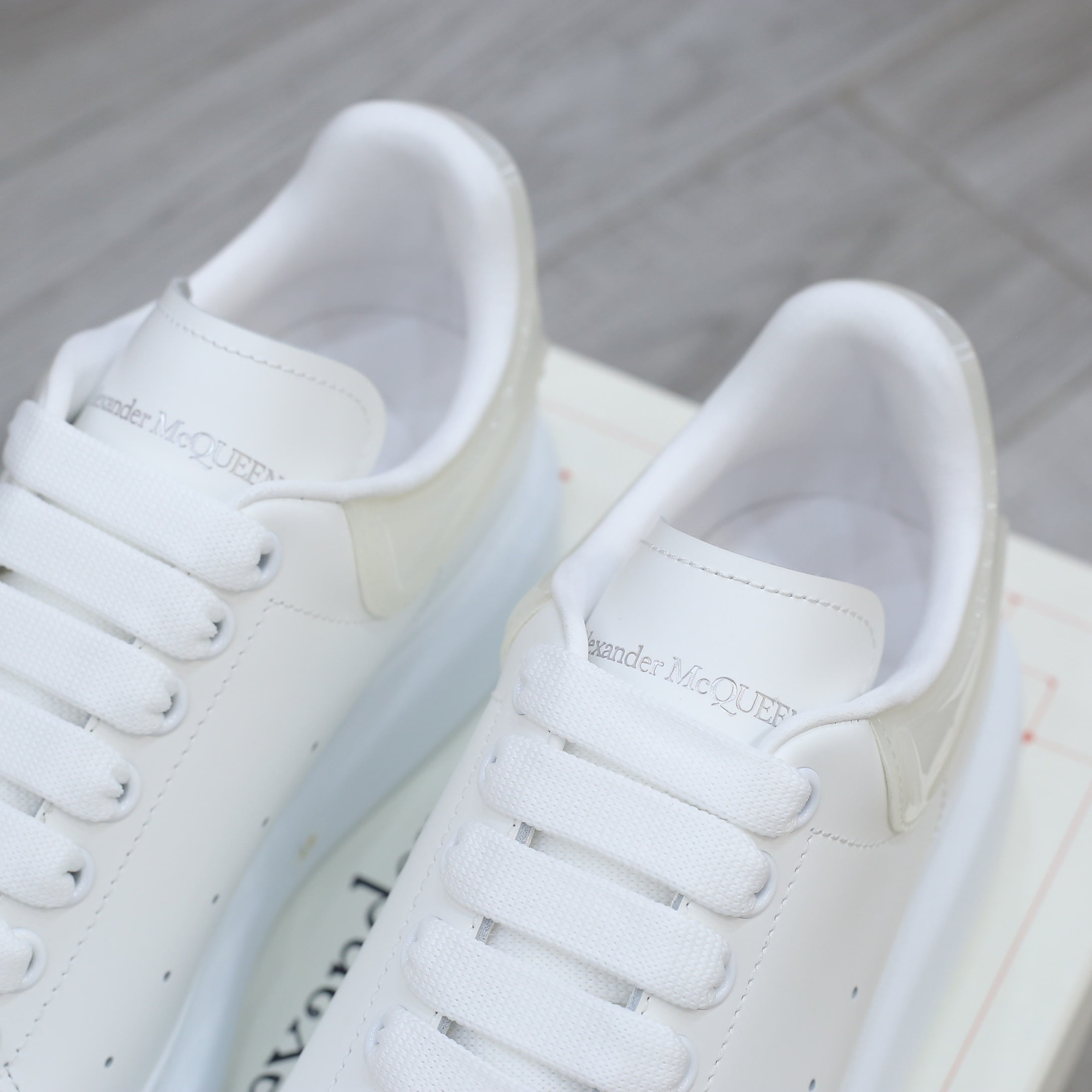 Giày Alexander Mcqueen Gót Trắng Trong Like Auth