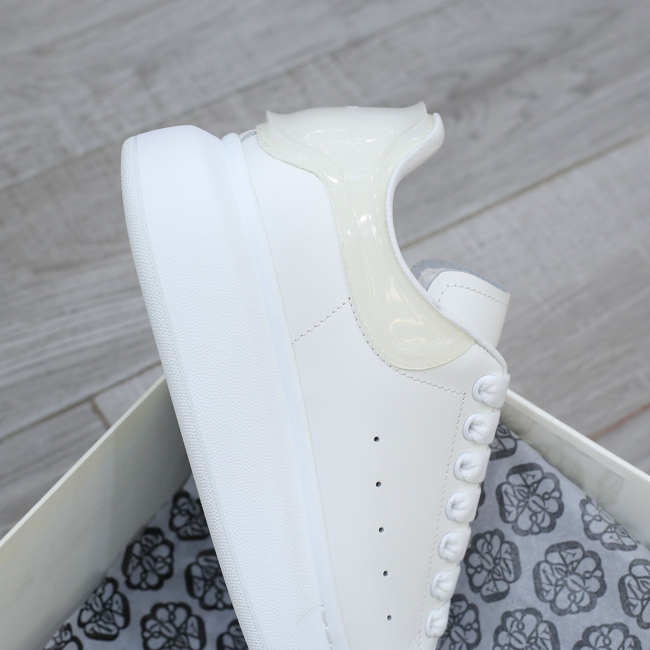 Giày Alexander Mcqueen Gót Trắng Trong Like Auth