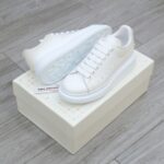 Giày Alexander Mcqueen Gót Trắng Trong Like Auth