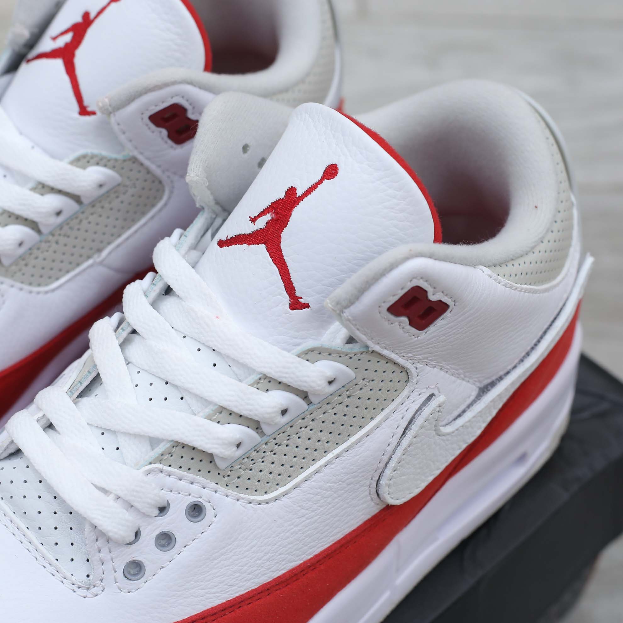 Giày Nike Air Jordan 3 Retro Tinker White University Red Like Auth