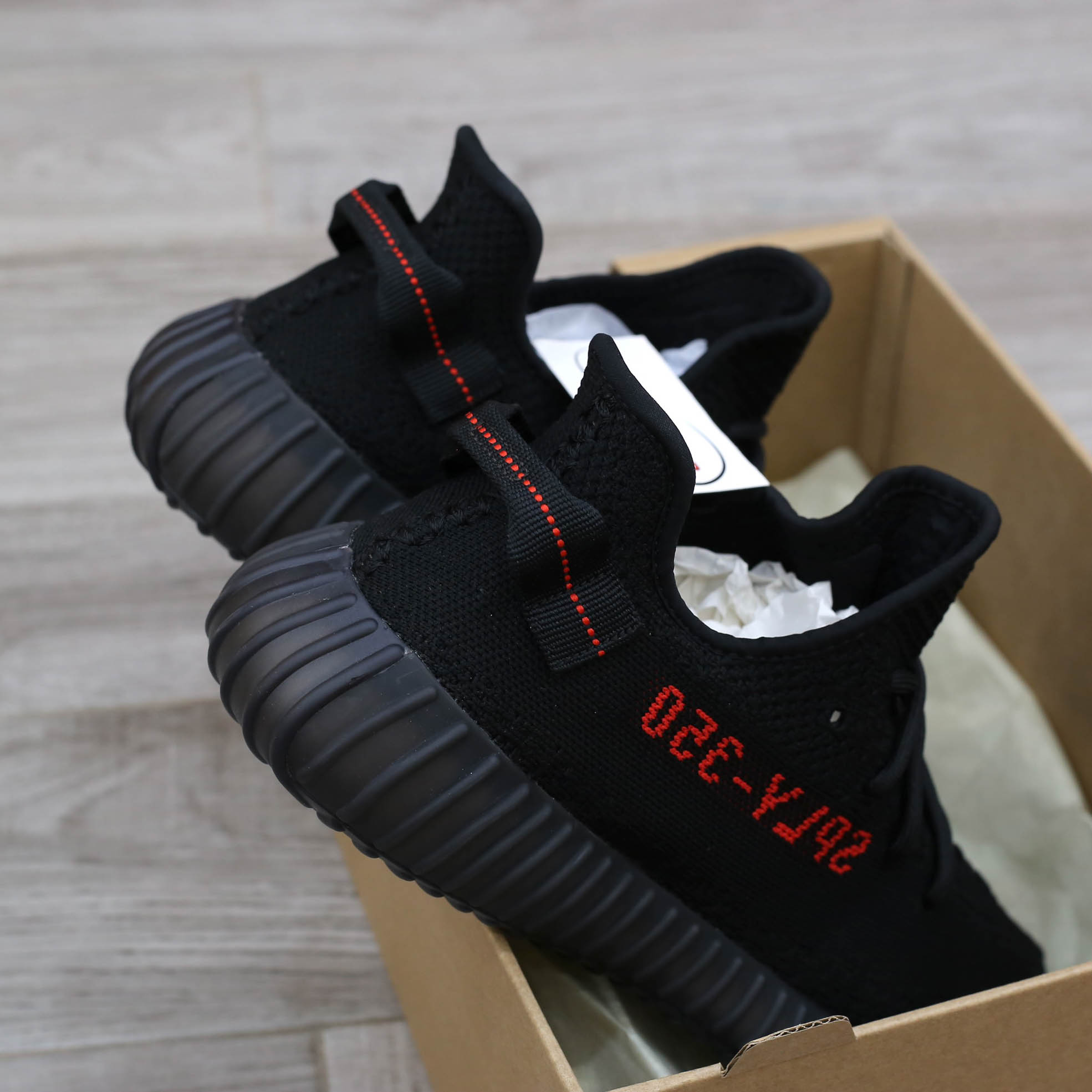 Giày Adidas Yeezy Boost 350 V2 ‘Bred’