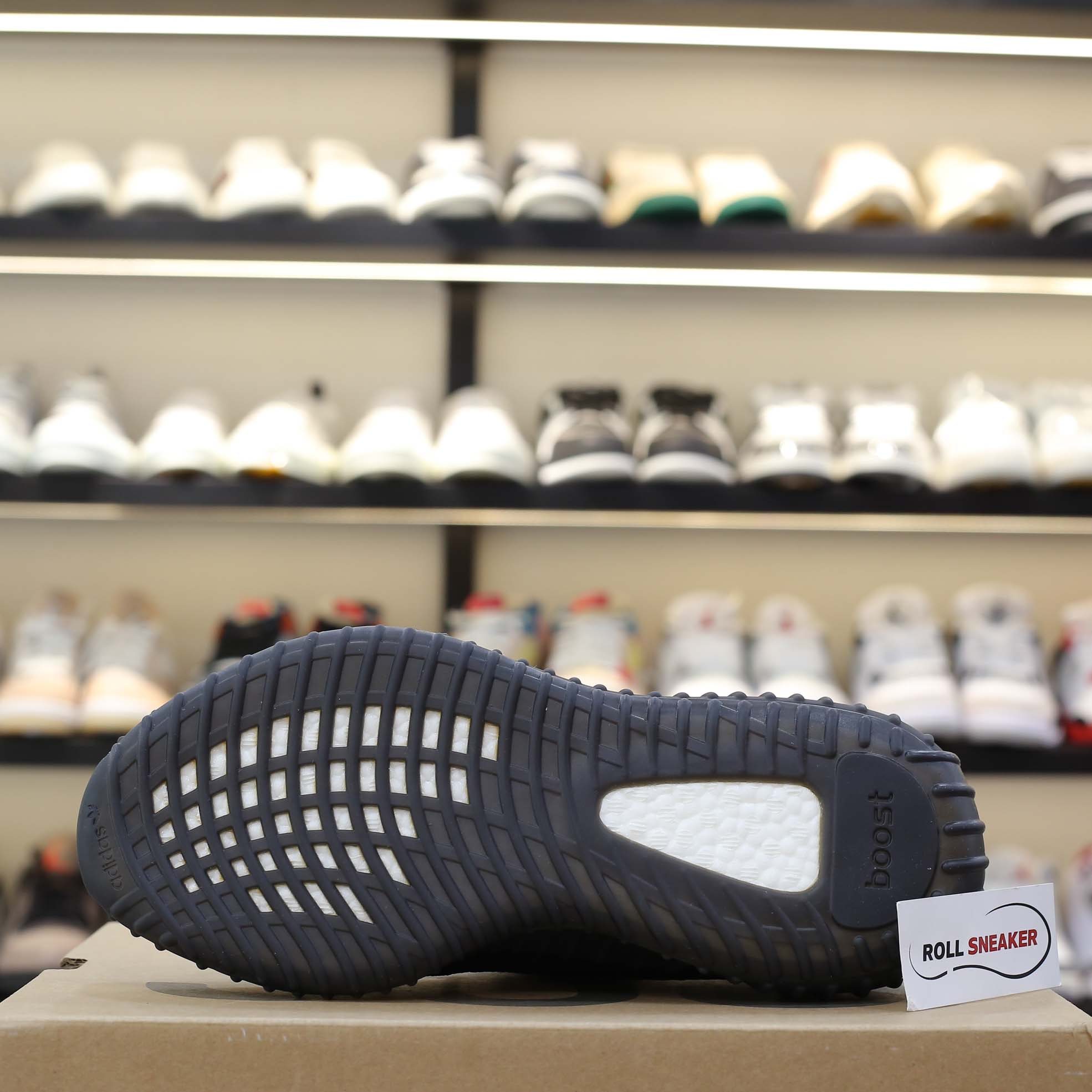 Giày Adidas Yeezy Boost 350 V2 ‘Bred’