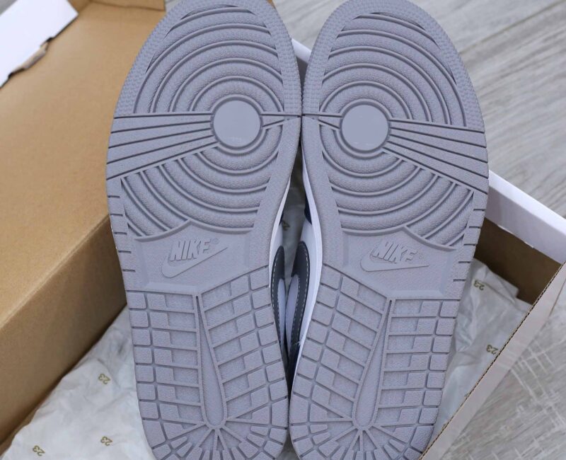 Nike Air Jordan 1 Low ‘True Blue Cement’