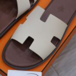 Dép Hermes Blanc Gomme da Epsom Lót Đế Đỏ Mận Best Quality