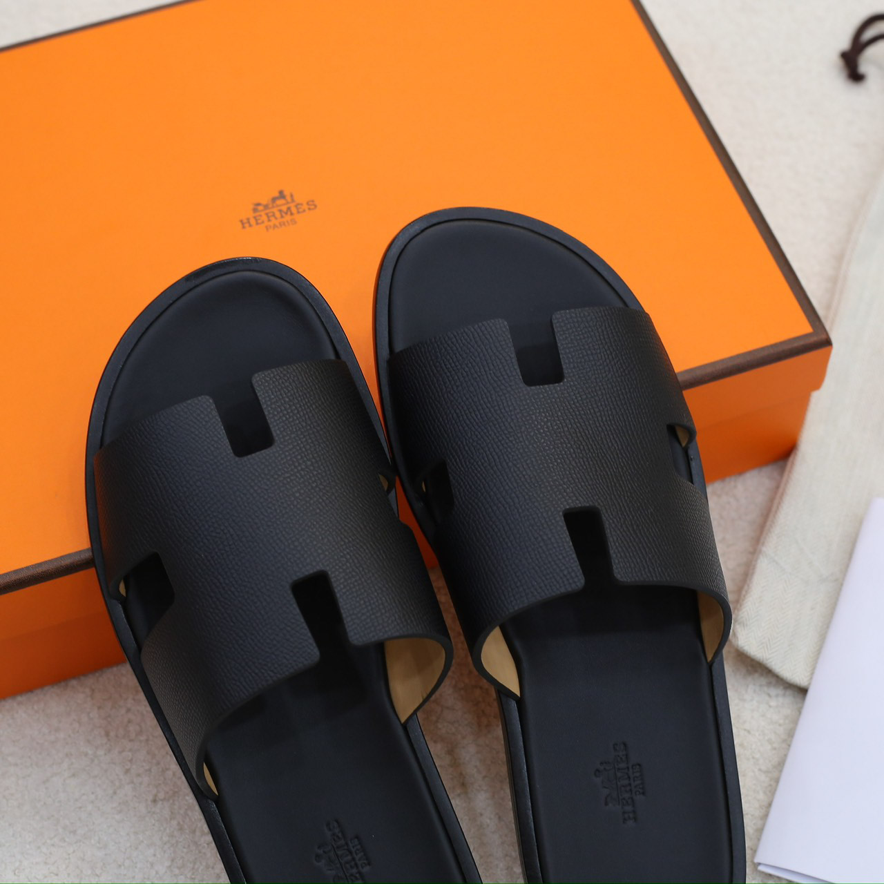 Dép Hermes Nam Full Đen Da Epsom (Sần) Like Auth