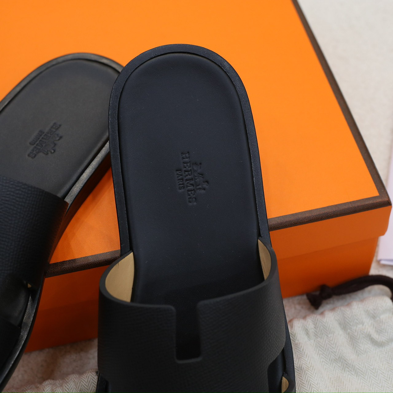 Dép Hermes Nam Full Đen Da Epsom (Sần) Like Auth