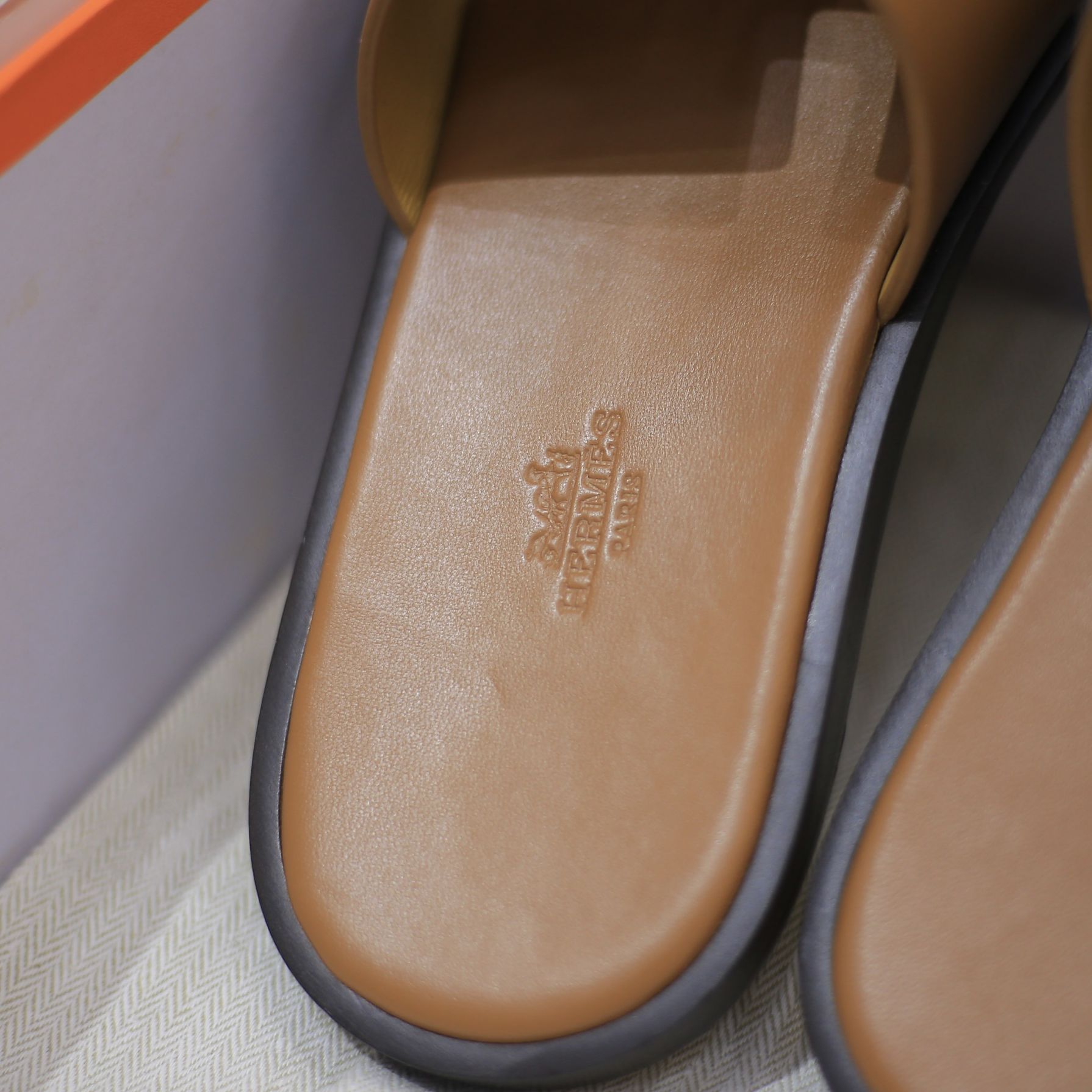 Dép Hermes Izmir Da Trơn Full Brown Nâu Like Auth