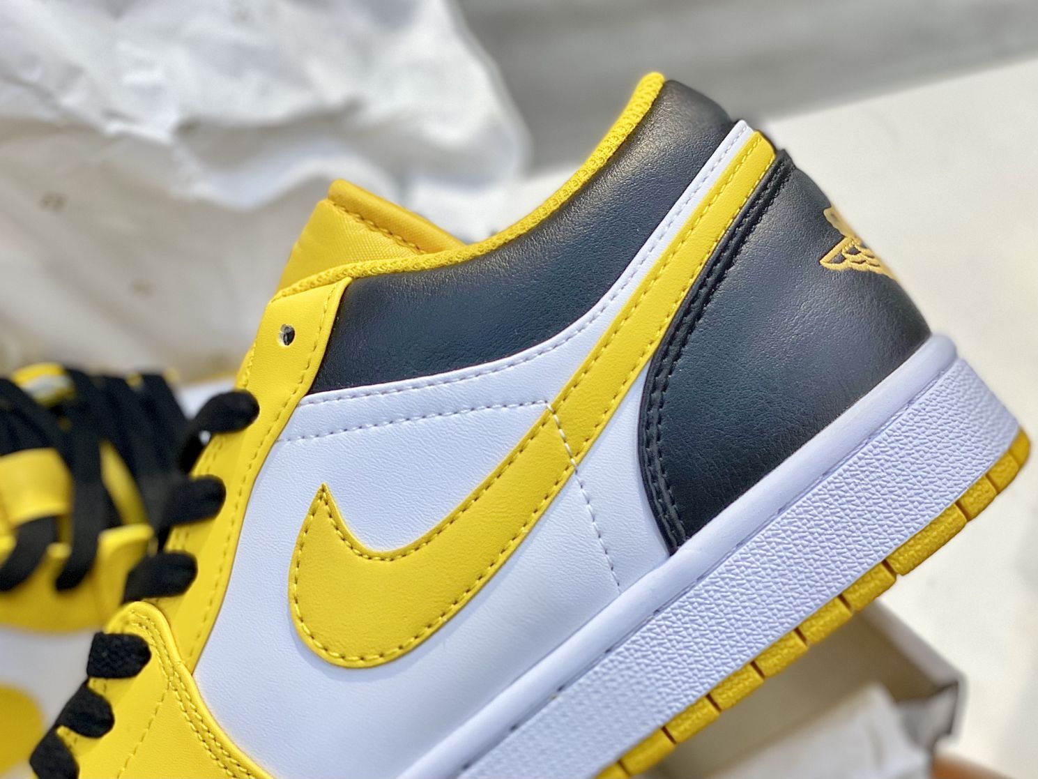 Giày Nike Air Jordan 1 Low ‘Taxi’ Like Auth