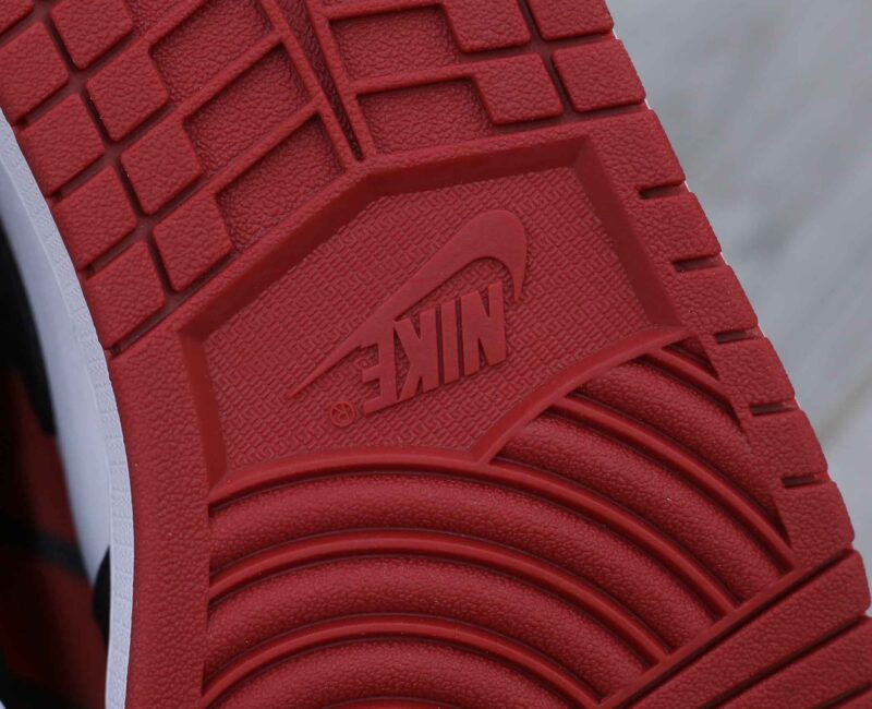 Nike Air Jordan 1 Retro High Og ‘Black Toe’