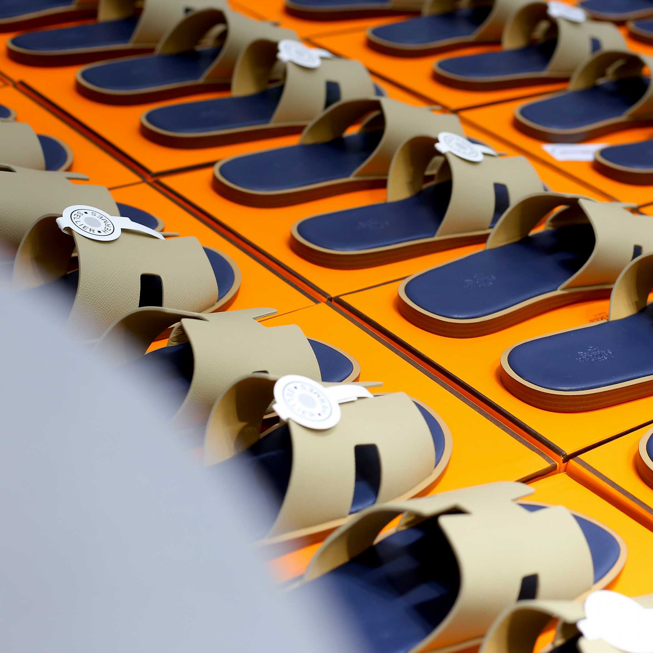 Dép Hermes Blanc Gomme da Epsom Lót Đế Celestial Blue