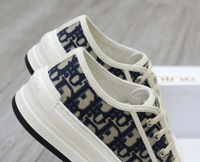WALK’N’DIOR PLATFORM Low-Top SNEAKER Deep Blue Dior Oblique Embroidered Cotton