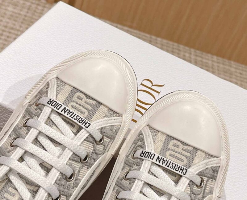 WALK’N’DIOR PLATFORM SNEAKER Gray Stone Dior Oblique Embroidered Cotton