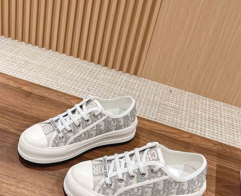 WALK’N’DIOR PLATFORM SNEAKER Gray Stone Dior Oblique Embroidered Cotton