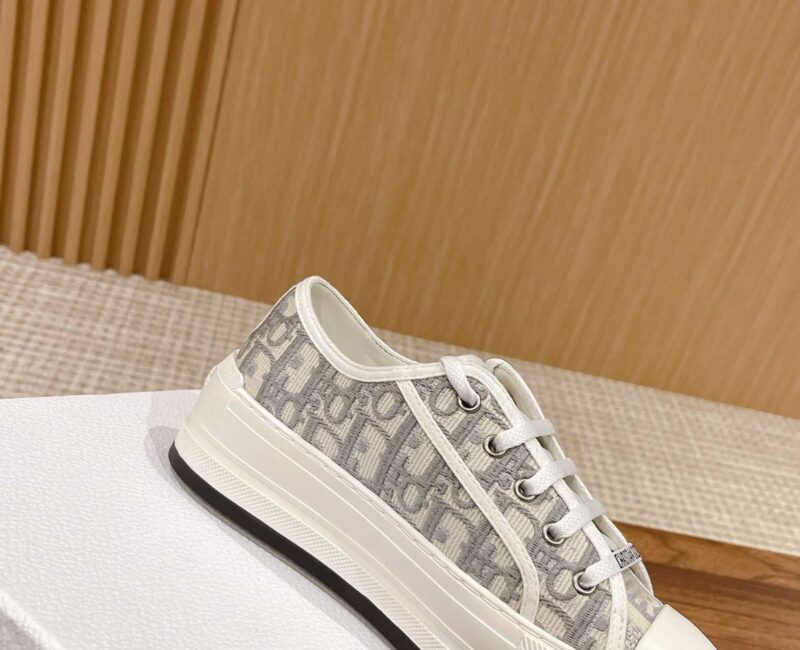 WALK’N’DIOR PLATFORM SNEAKER Gray Stone Dior Oblique Embroidered Cotton
