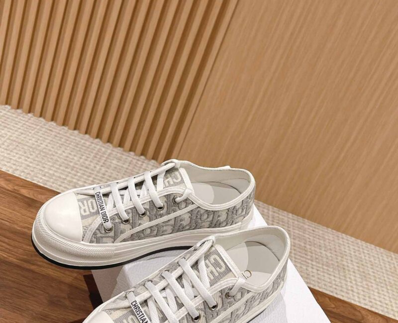 WALK’N’DIOR PLATFORM SNEAKER Gray Stone Dior Oblique Embroidered Cotton