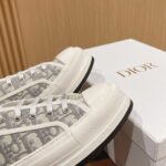 WALK’N’DIOR PLATFORM SNEAKER Gray Stone Dior Oblique Embroidered Cotton