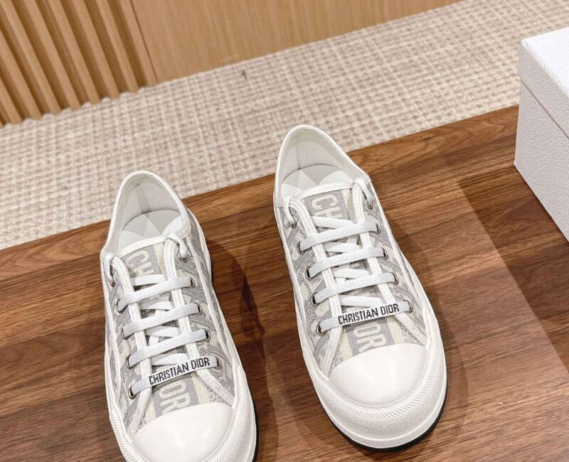 WALK’N’DIOR PLATFORM SNEAKER Gray Stone Dior Oblique Embroidered Cotton