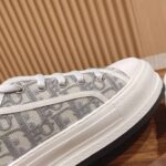 WALK’N’DIOR PLATFORM SNEAKER Gray Stone Dior Oblique Embroidered Cotton
